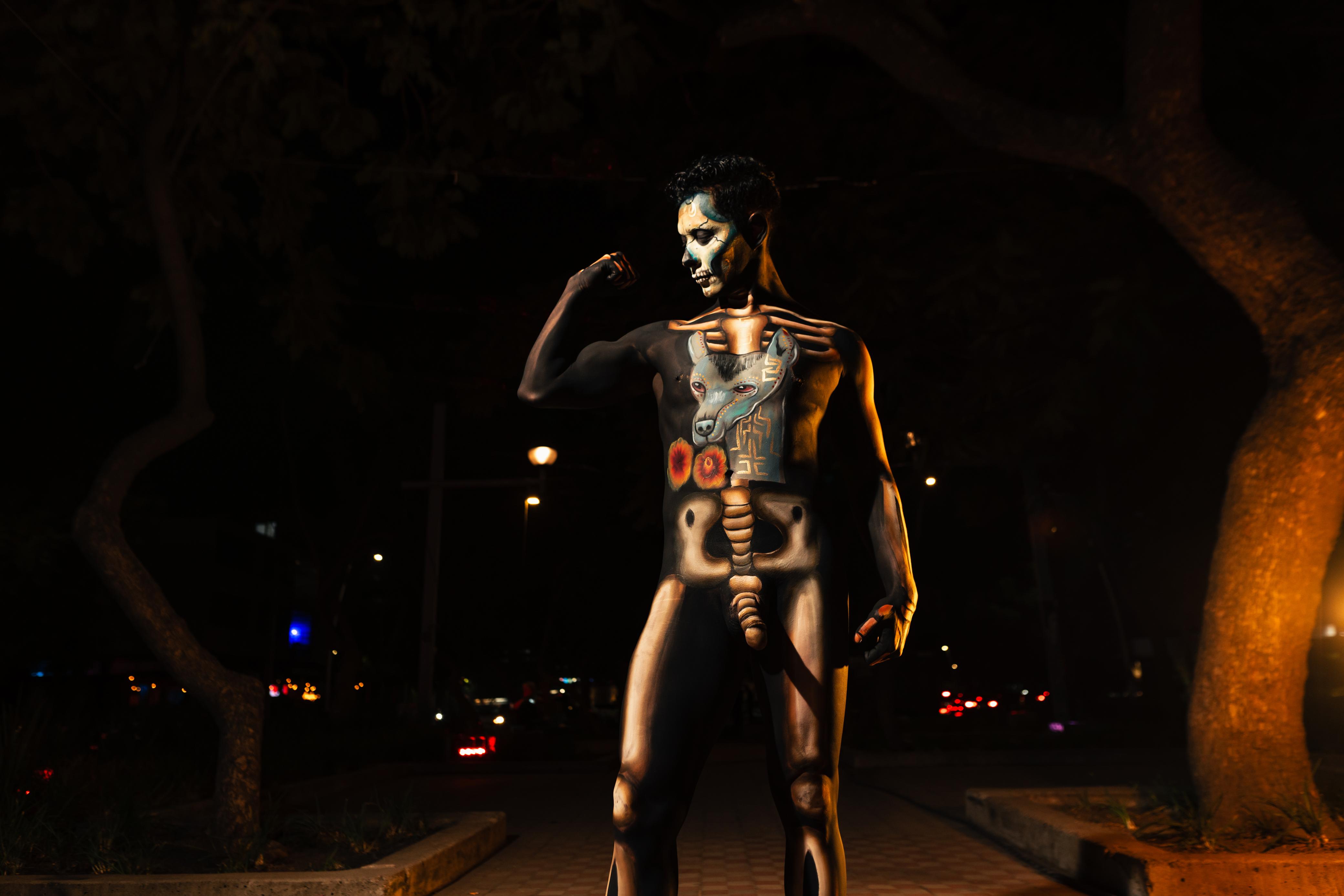 a nude skeleton